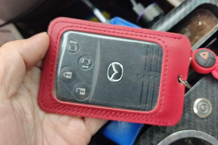 Used Mazda 8 2013 2.5L Deluxe Edition
