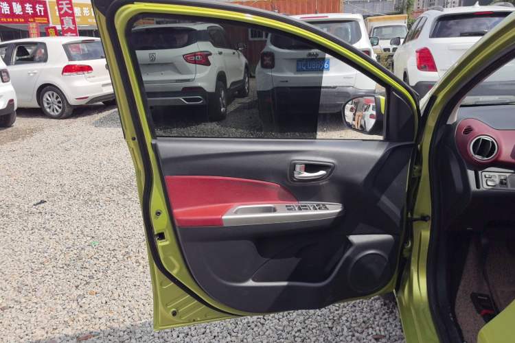 Used CHANGAN Benni 2014 1.4L IMT Luxury Model with Sunroof
