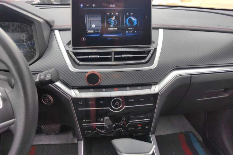 Used Venucia T60 2020 1.6L CVT Smart Drive Version China VI Standard Audio And AC Panel