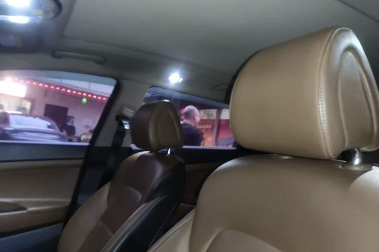 Used Hyundai Tucson 2015 1.6T Dual-Clutch Two-Wheel-Drive Smart Model Headliner