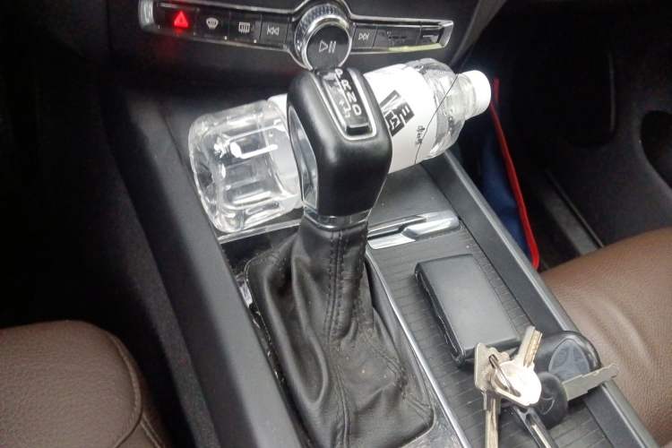 Used Volvo XC60 2021 T5 4x4 Smart Luxury Edition Gear Lever