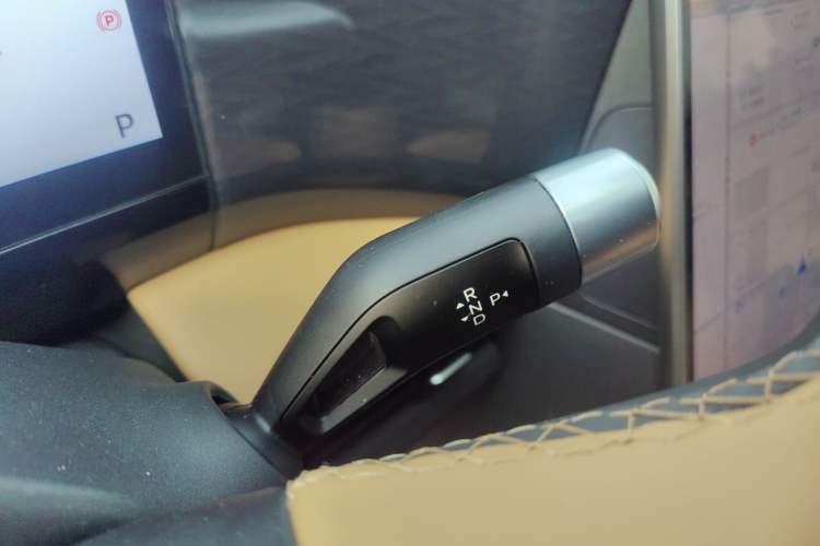 Used Geely Galaxy L7 2023 1.5T 115 km Starship Gear Lever