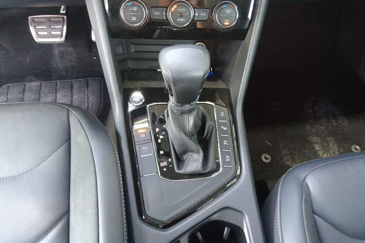 Used Volkswagen Tiguan L 2021 330TSI Automatic Two-Wheel Drive R-Line Enhanced Edition
