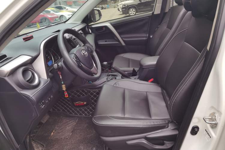 Used Toyota RAV4 2016 2.0L CVT Two-Wheel Drive Fashion Edition China V Standard