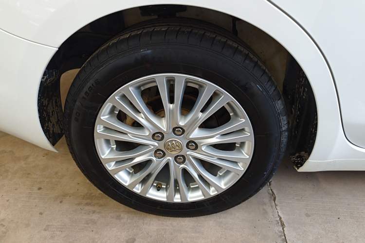 Used Buick GT 2015 15N Automatic Deluxe Edition Right Rear Wheel Hub