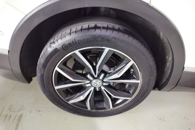 Used Volkswagen Tiguan L 2019 Revised 330TSI Automatic Two-Wheel Drive Smart & Luxury Edition China VI Standard
