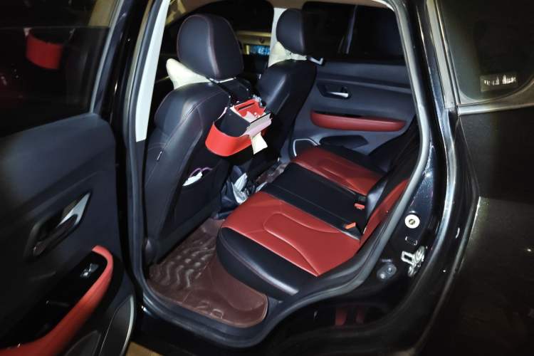 Used Haval H2s 2018 Red-Label 1.5T Dual-Clutch Elite Model Left Rear Seat