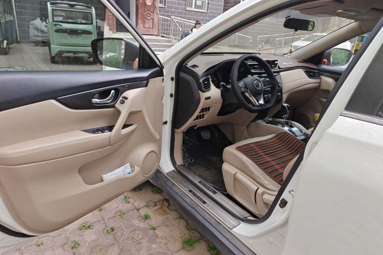 Used Nissan X-Trail 2017 2.0L CVT Comfort Edition 2WD Driver Seat