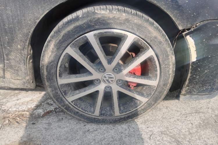 Used Volkswagen Sagitar 2017 1.6L Automatic Comfort Model Right Front Wheel Hub