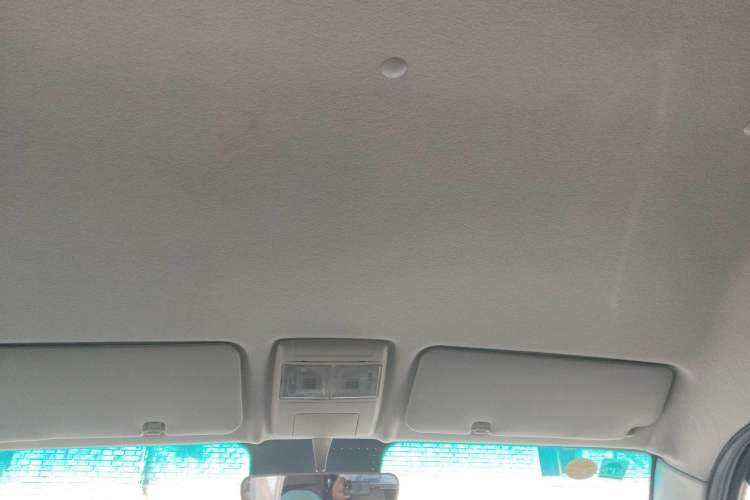 Used Jinbei New Hiace X30L CNG 2023 100L CNG Wealth Edition Bus 6/7 Seats No Air Conditioning SWCC15M