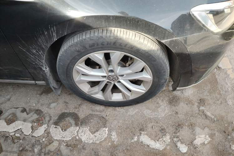 Used Volkswagen Magotan 2017 330TSI DSG Luxury Model Right Front Wheel Hub