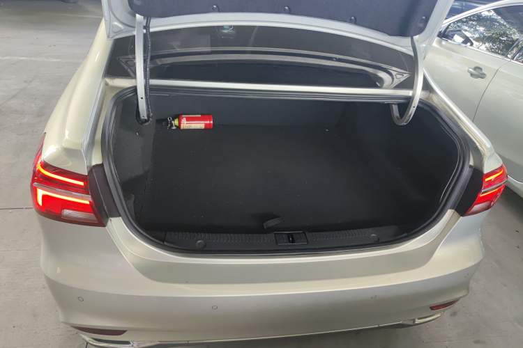 Used Roewe i6 New Energy 2017 45T Hybrid Connect & Smart Enjoyment Edition