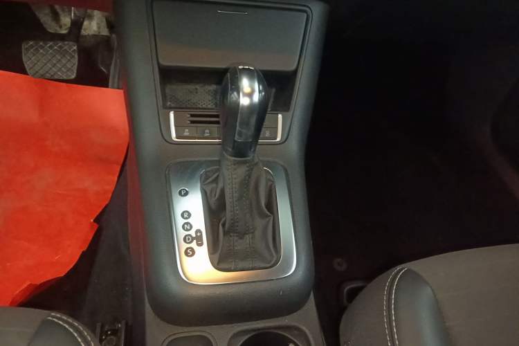 Used Volkswagen Tiguan 2016 280TSI Automatic Two-Wheel-Drive Silk Road Style Edition Gear Lever