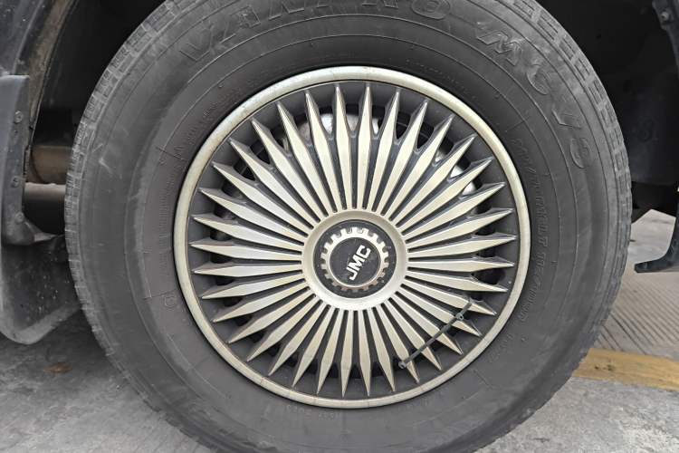 Used JMC Fushun 2022 2.0T Manual Multi-Function Passenger Vehicle Short Wheelbase Low Roof 6-Seater
