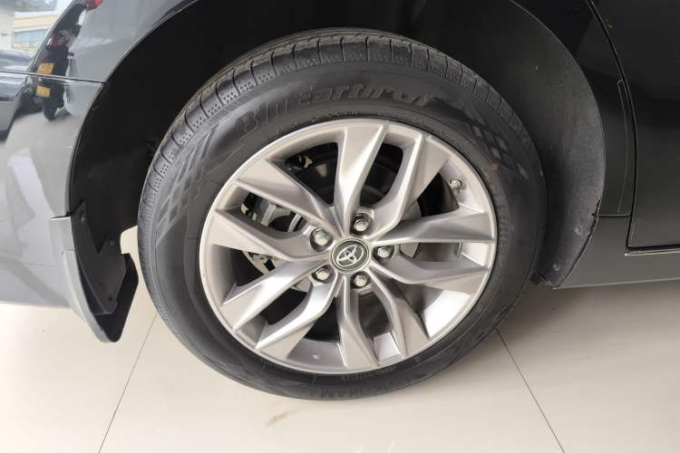 Used Toyota Avalon 2021 2.5L Luxury Edition Right Rear Wheel Hub