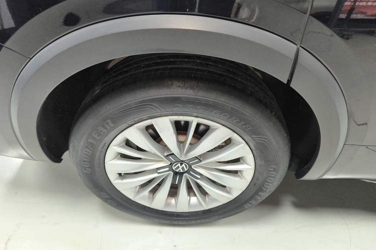 Used Volkswagen Viloran 2020 330TSI Business Edition Exterior 5