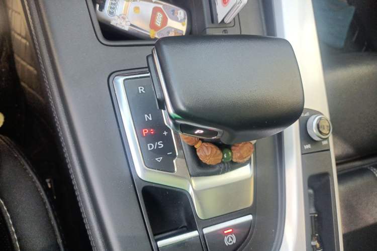 Used Audi A4L 2022 40 TFSI Luxury Dynamic Model Gear Lever