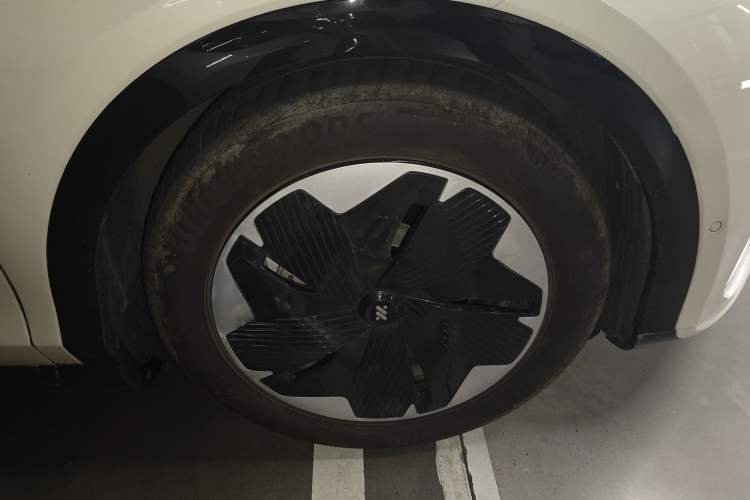 Used IM LS7 2023 90 kWh Elite All-Wheel-Drive Version
