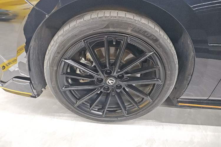 Used CHANGAN UNI-V 2024 2.0T High-Performance Version Exterior 4