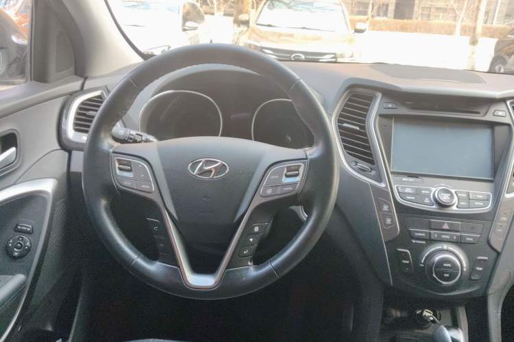 Used Hyundai Santa Fe 2015 2.0T Automatic All-Wheel Drive Smart Version 5 Seats