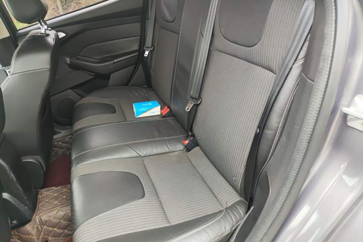 Used Ford Focus 2012 Sedan 1.6L Automatic Fashion Edition
