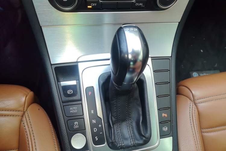 Used Volkswagen FAW-Volkswagen CC 2012 2.0 TSI Ultimate Edition Gear Lever