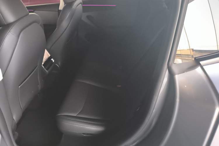 Used Tesla Model Y 2025 Rear-Wheel-Drive Version