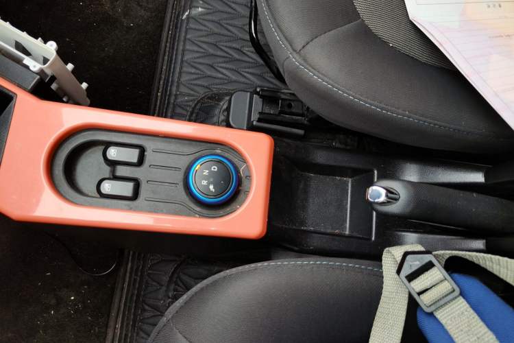 Used Wuling Hongguang MINIEV 2022 Macaron Fashion Model Lithium Iron Phosphate Gear Lever