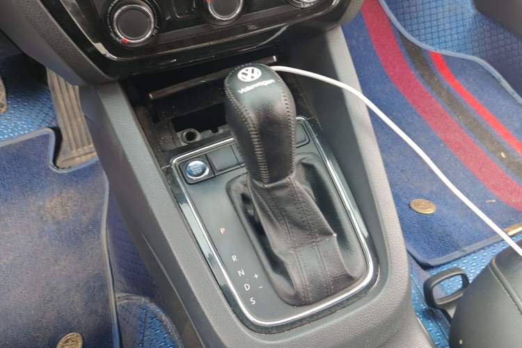 Used Volkswagen Sagitar 2018 280TSI DSG Comfort Model Gear Lever