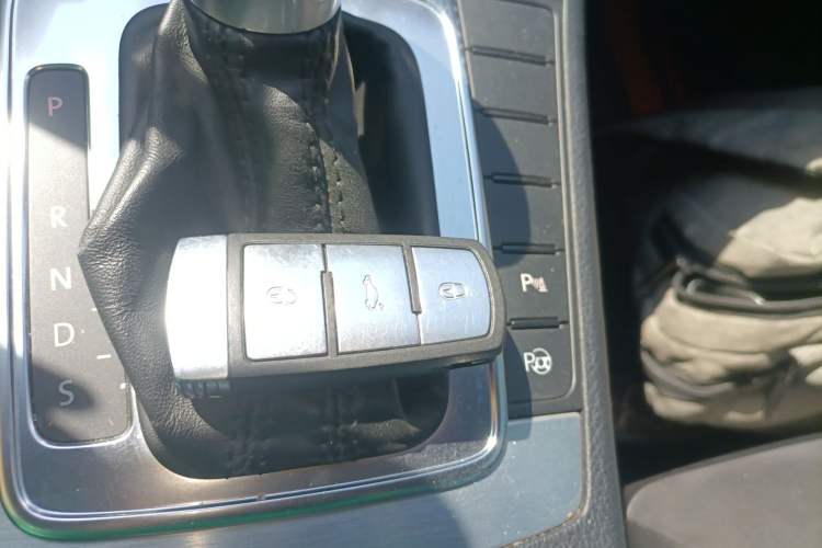 Used Volkswagen FAW-Volkswagen CC 2016 1.8TSI Luxury Model Interior 1