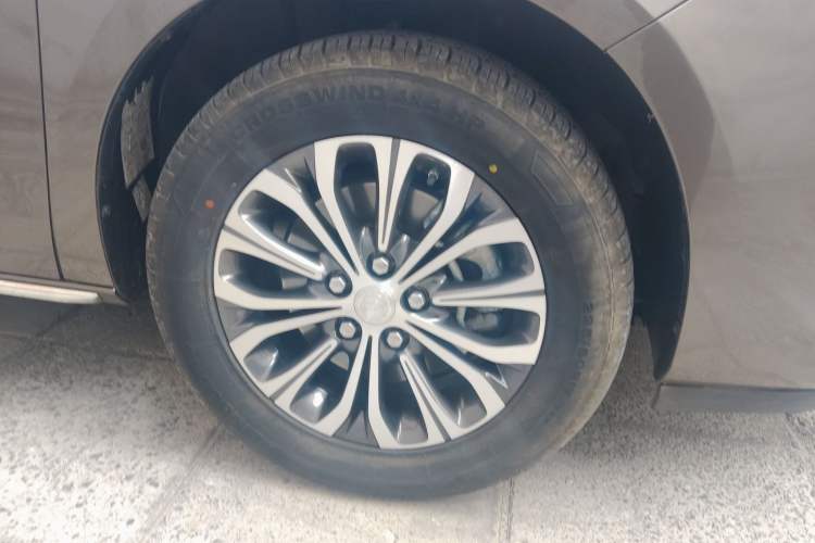 Used Buick GL8 2023 Facelifted Land Cruiser Executive Luxury Version