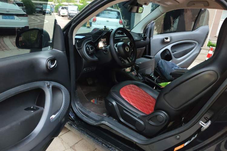 Used smart fortwo 2015 1.0L 52 kW Hardtop Passion Edition Driver Seat
