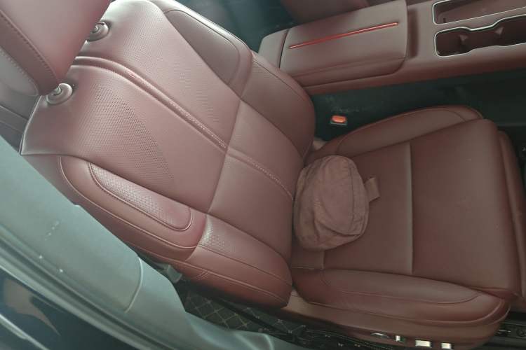 Used Hongqi HS6 PHEV 2026 240 Smart Hybrid Version Right Front Seat