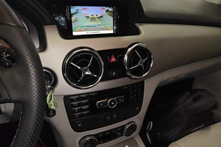 Used Mercedes-Benz GLK-Class 2013 GLK 300 4MATIC Dynamic Sunroof Model
