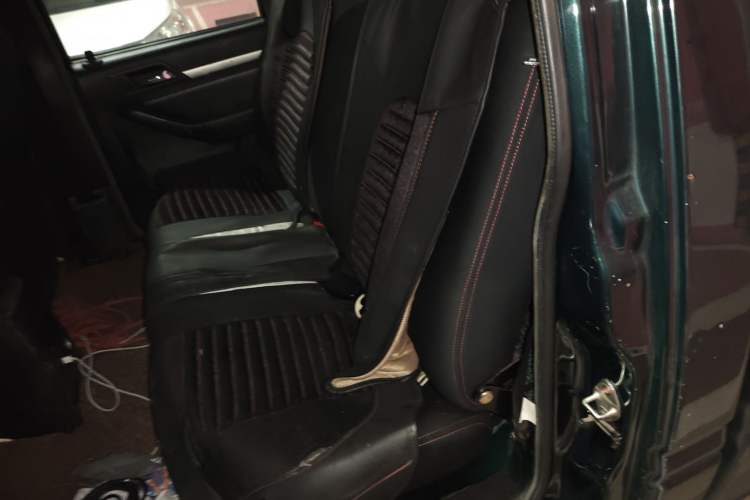 Used Isuzu Pickup 2015 3.0T Two-Wheel Drive 4KH1CT
