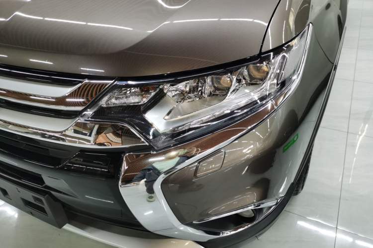 Used Mitsubishi Outlander 2016 2.4L 4x4 Luxury Edition 7-Seater
