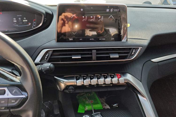 Used Peugeot 5008 2017 380THP 7-Seater Elite Edition Audio And AC Panel