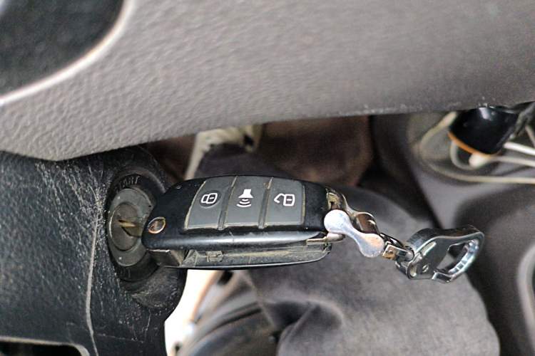 Used Dongfeng Yufeng EM26 2023 Standard Edition 41.472 kWh Henan Lithium Power Vehicle Key