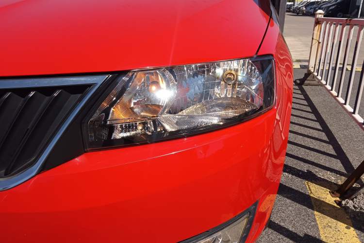 Used Skoda Rapid Spaceback 2016 Revised 1.6L Automatic Chuanxing Version Left Front Headlight