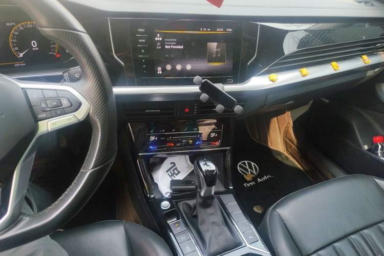 Used Volkswagen Passat 2022 330TSI Starry Elite Edition Audio And AC Panel