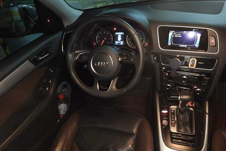 Used Audi Q5 2018 Collector's Edition 40 TFSI Technology Model