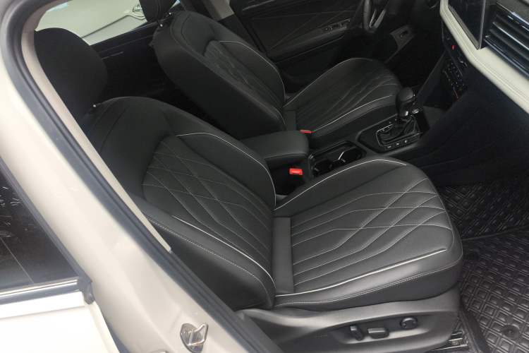 Used Volkswagen Tiguan L 2022 330TSI Automatic Two-Wheel Drive R-Line Enhanced Edition Right Front Seat