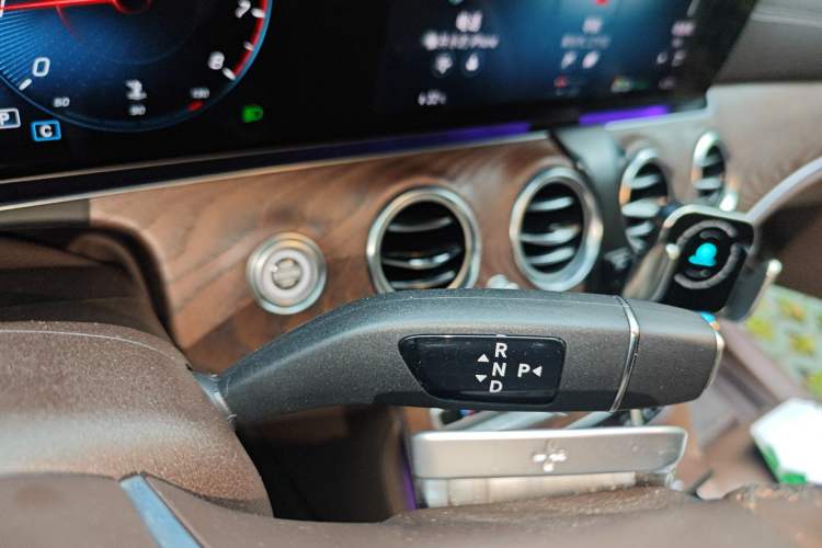Used Mercedes-Benz E-Class 2023 Updated E 300 L Fashion Edition Gear Lever