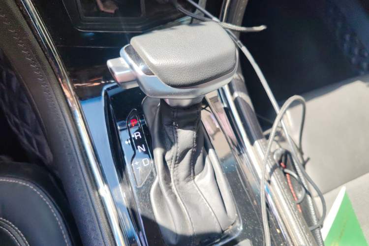 Used Cadillac ATS-L 2016 28T Fashion Edition Gear Lever