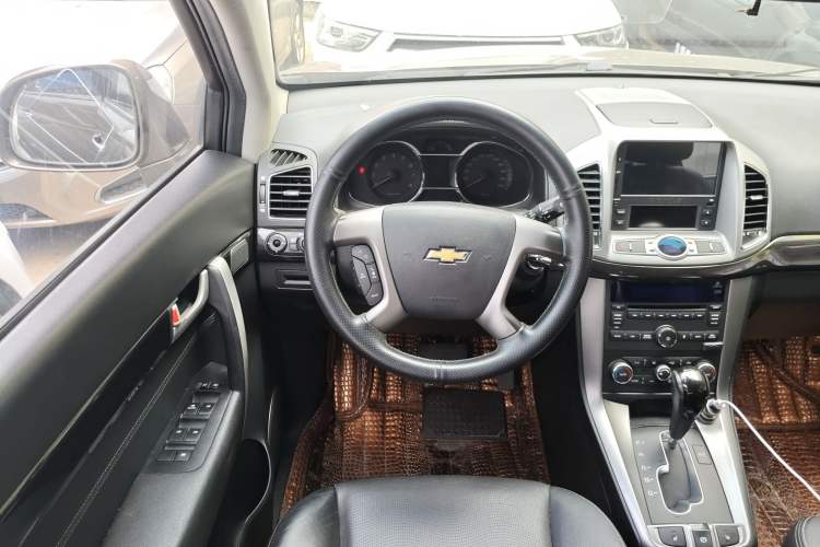 Used Chevrolet Captiva 2017 2.4L Two-Wheel Drive Luxury Edition 7 Seats Steering Wheel