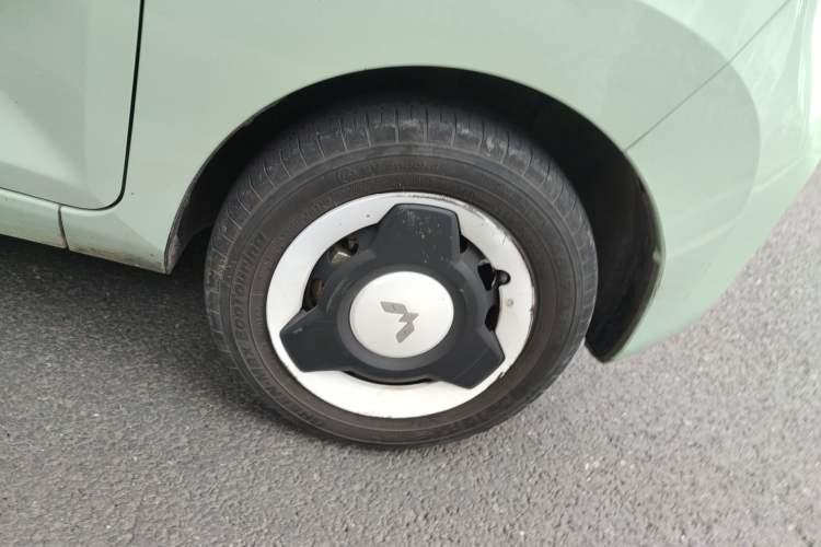 Used Wuling Hongguang MINIEV 2022 Macaron Fashion Model Lithium Iron Phosphate Right Front Wheel Hub