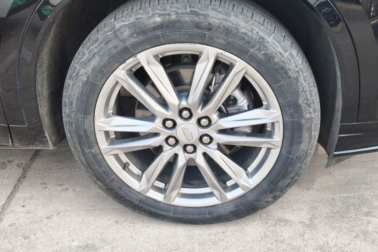 Used Cadillac XT6 2021 2.0T Six-Seater Four-Wheel-Drive Luxury Version Right Front Wheel Hub