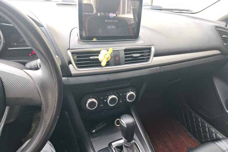 Used Mazda 3 Axela 2016 Sedan 1.5L Automatic Comfort Model