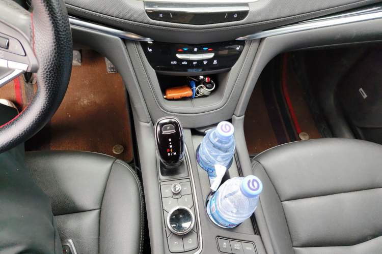 Used Cadillac XT6 2022 2.0T Six-Seater Four-Wheel-Drive Luxury Version