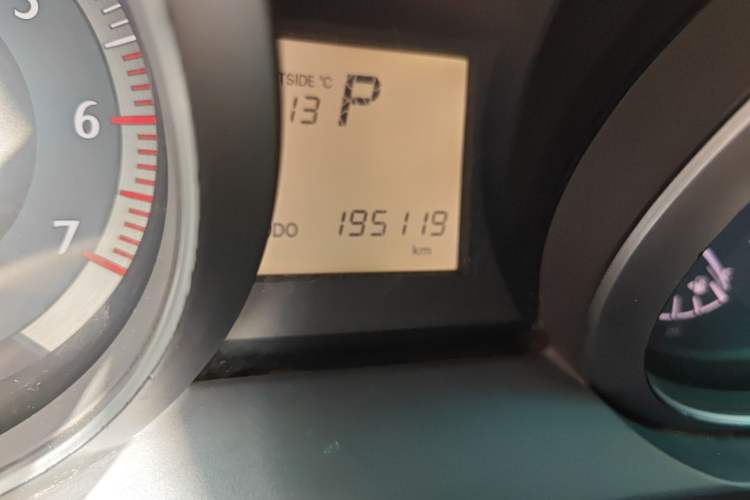 Used Toyota Prado 2015 2.7L Automatic Standard Edition Odometer Close Up